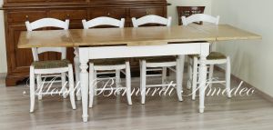Tavolo da cucina in legno stile country con top in rovere e gambe tornite bianche